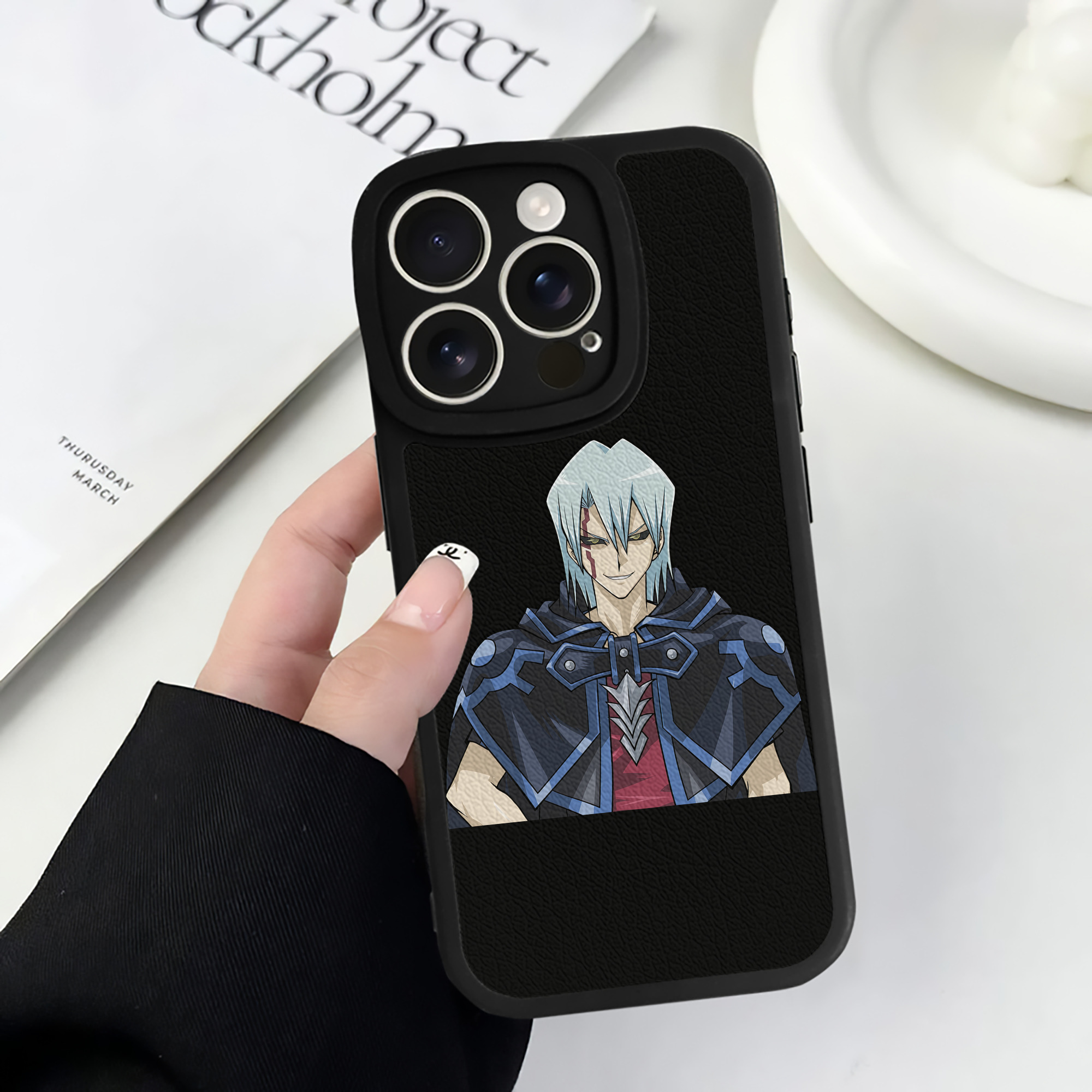 遊☆戯☆王 Yu-Gi-Oh! 【iPhone 16シリーズ対応】シリコンスマホケース（レザー調） 材質：シリコン